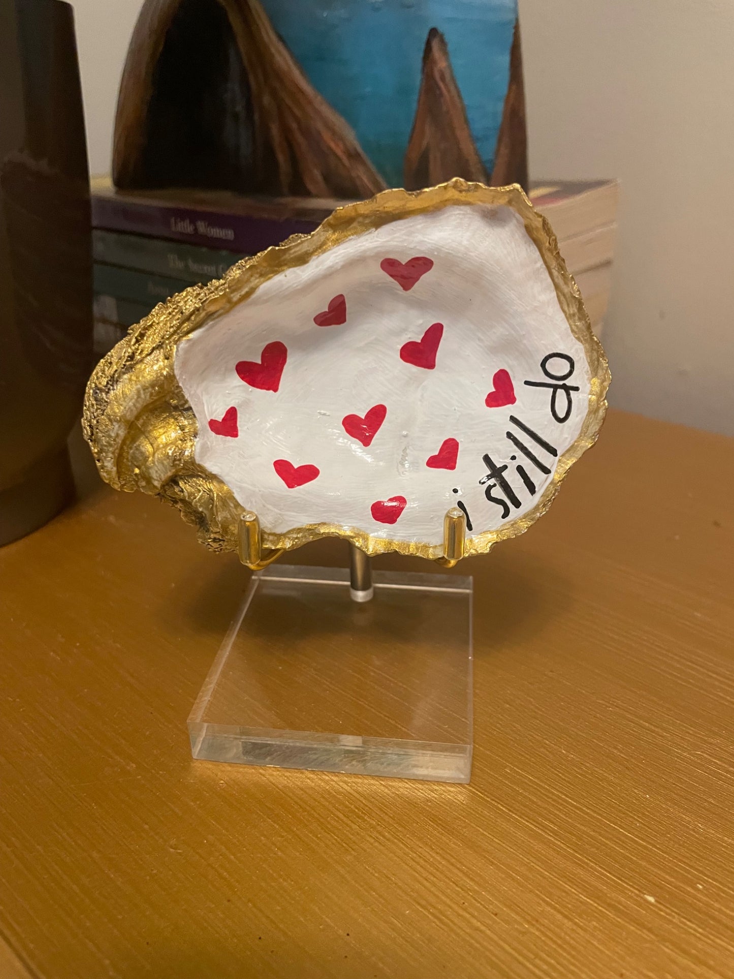 Oyster shell with stand - 1