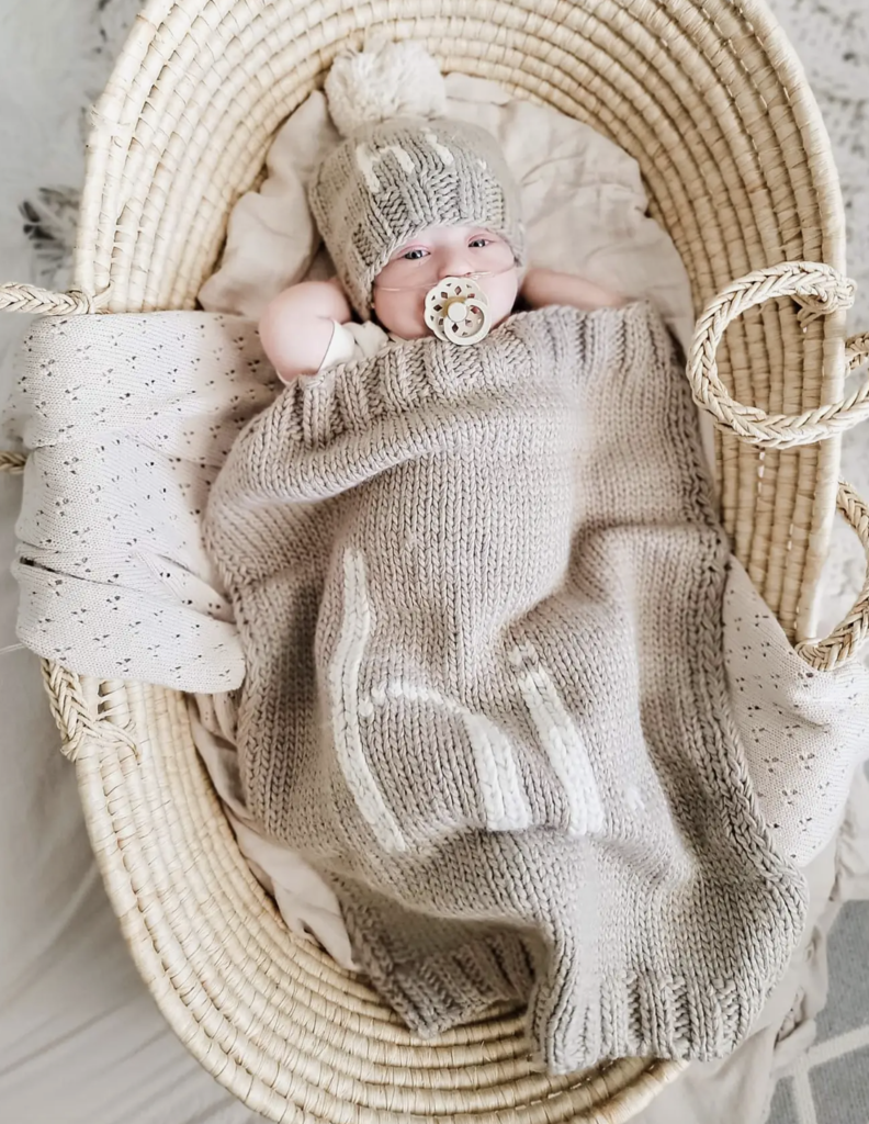 "hi" Hand Knit Blanket- Pebble