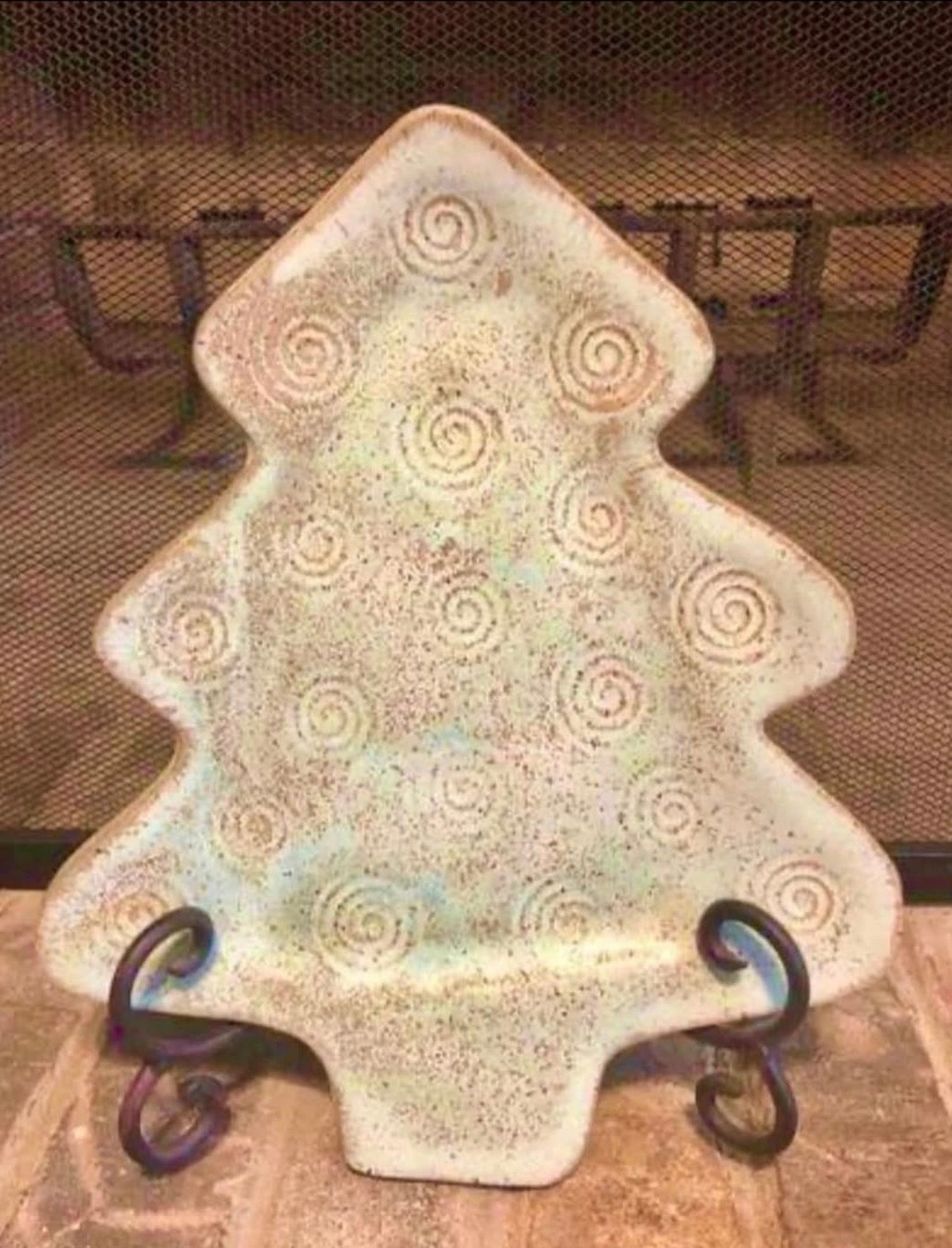 Mo Pottery Christmas Tree Platter Class  $35  7-18-26 10:00-12:00