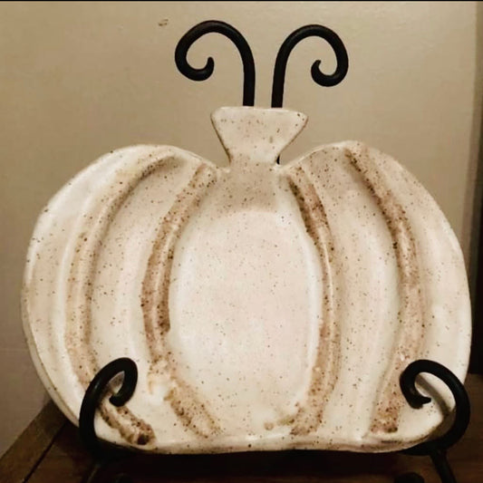 Mo Pottery Pumpkin Plate Class  $30 9-13-25 10:00-12:00