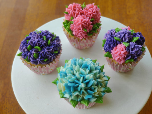 Hydrangea Cupcake Decorating Class $40 8-23-25 2:00-4:00