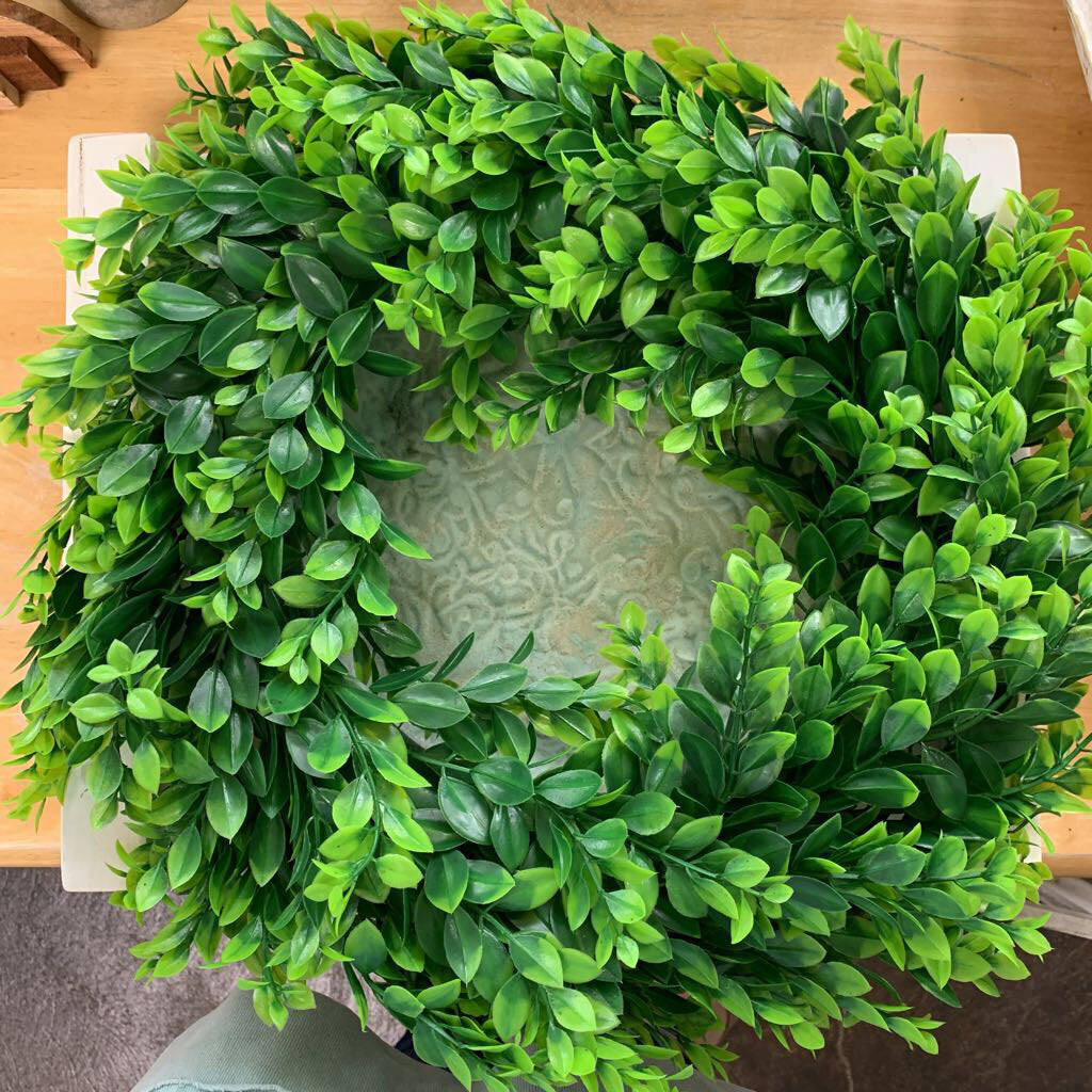 16 inch Boxwood Wreath