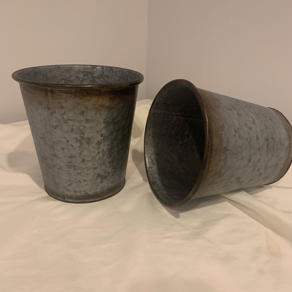 Galvanized Round Tins ( 7.4 d x 7h)