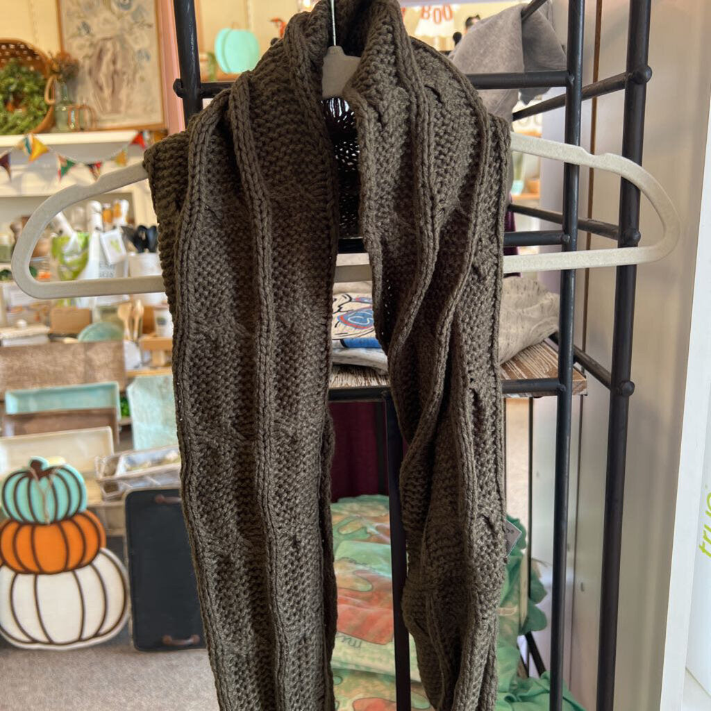 Solid Cable Knit CC Infinity Scarf-Green